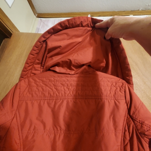 TITLE NINE JACKET. QUILTED PUFFER SMALL. FLORAL LINING. RED CLAY ZIP - Picture 7 of 12